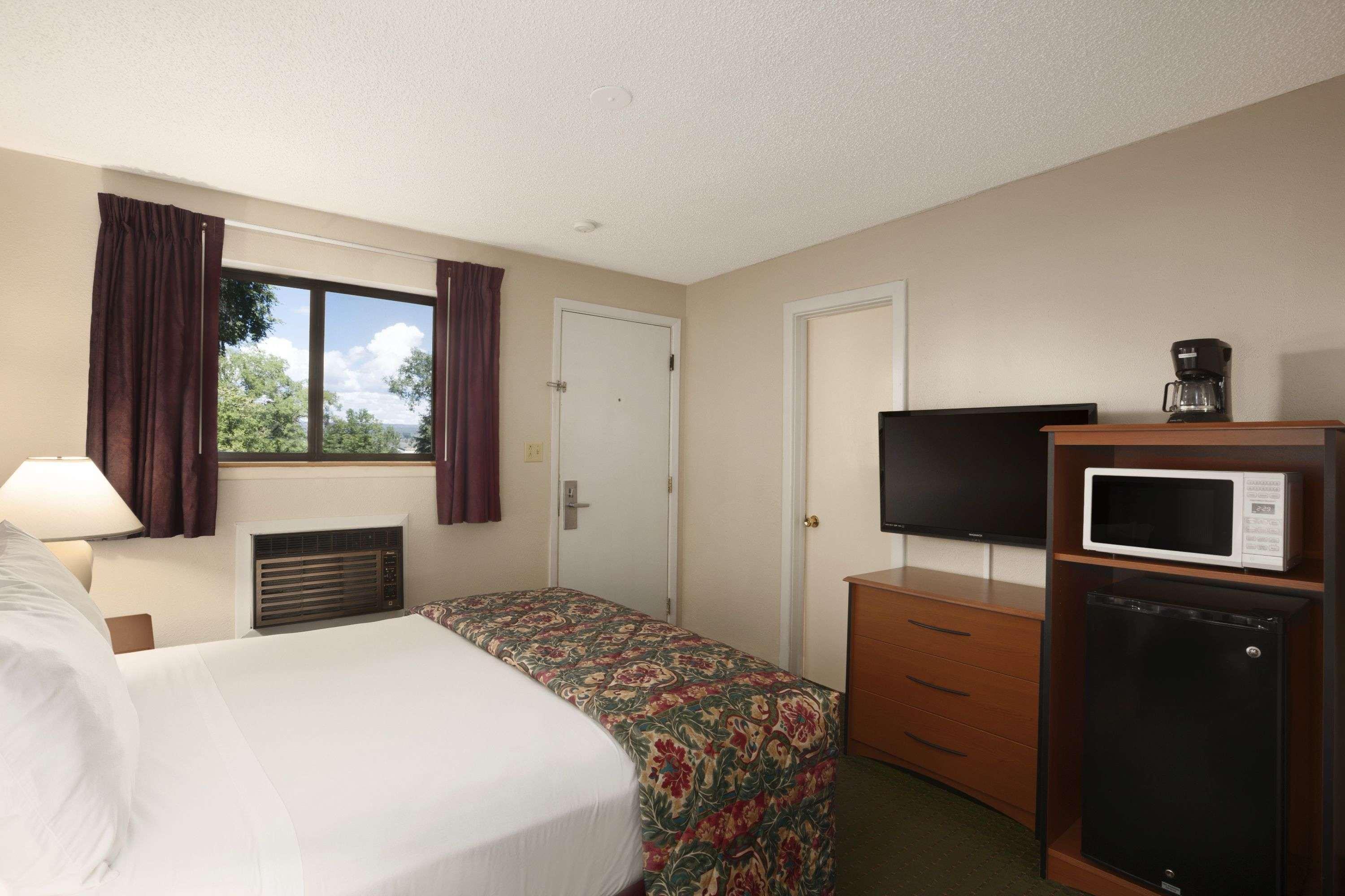 Days Inn By Wyndham קורטז מראה חיצוני תמונה