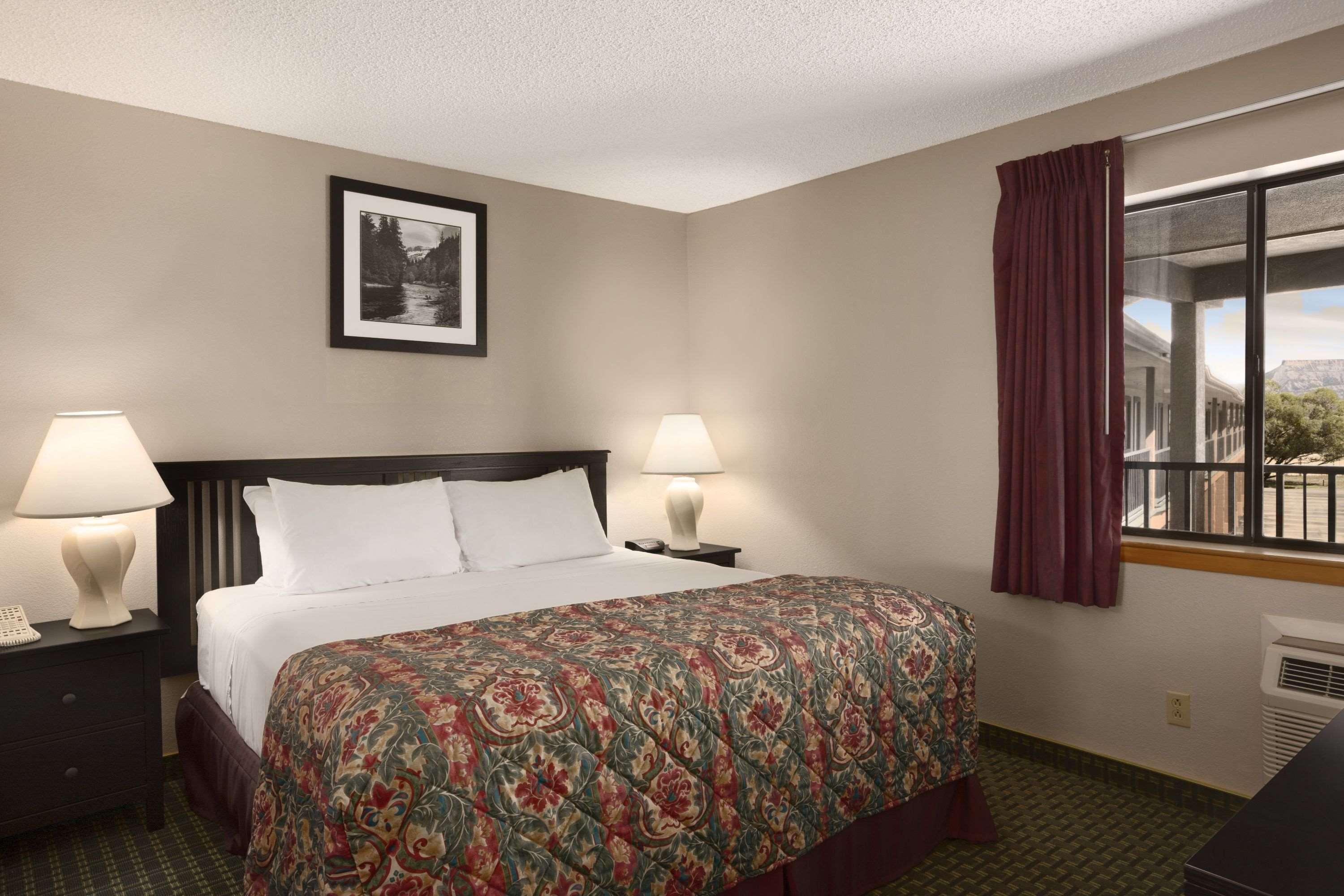 Days Inn By Wyndham קורטז מראה חיצוני תמונה