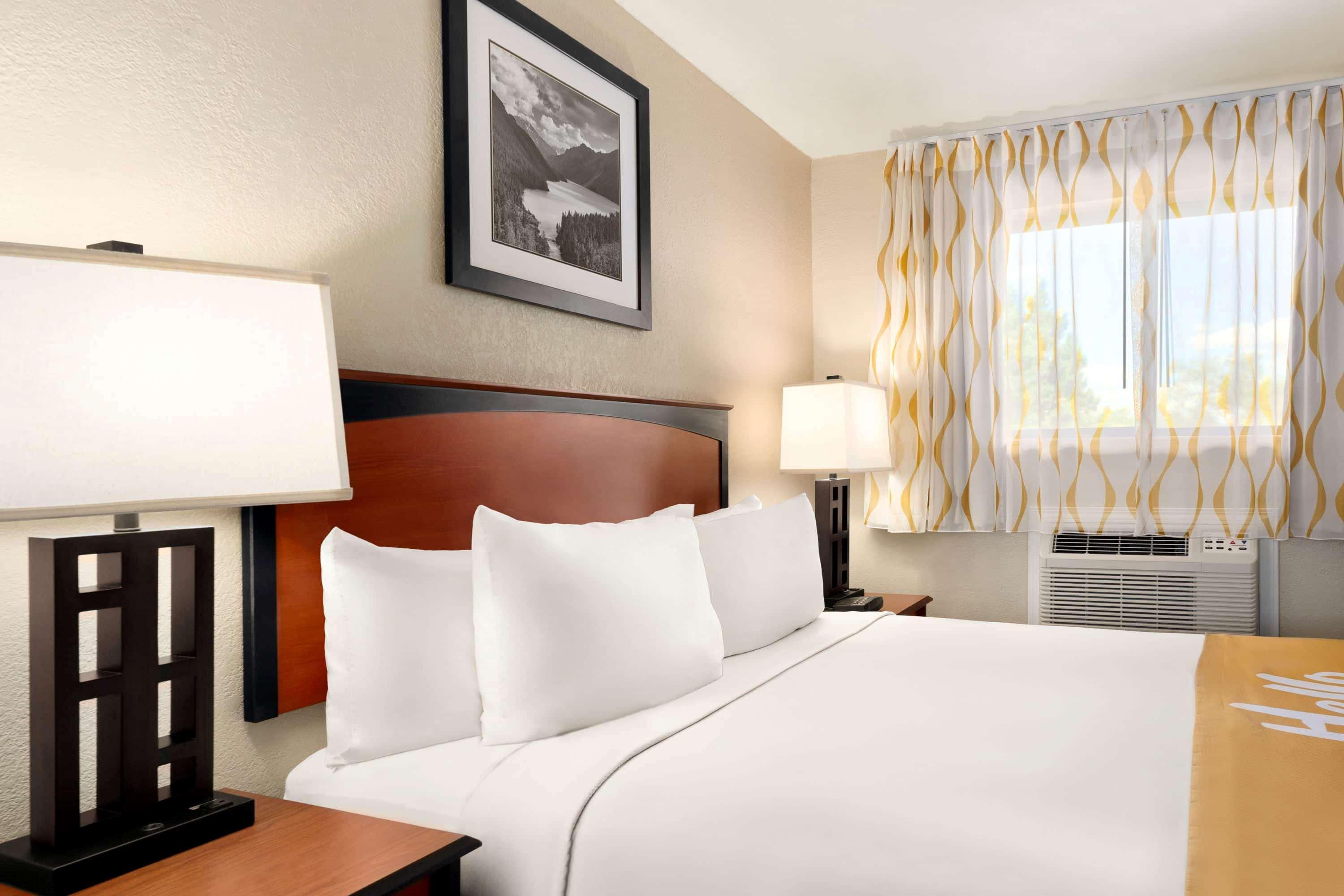 Days Inn By Wyndham קורטז מראה חיצוני תמונה